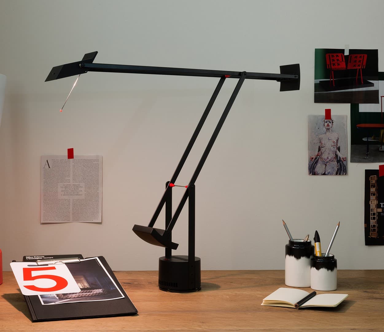 Artemide Tizio lampa biurkowa LED — widok 3