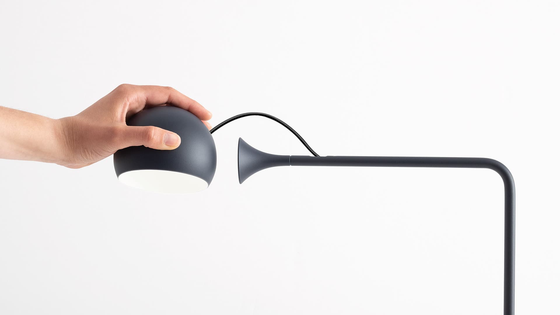 Artemide IXA lampa biurkowa — widok 3