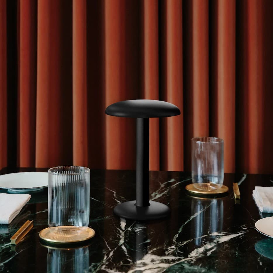 Flos Gustave Residential lampka bezprzewodowa (Czarny Mat) — widok 2