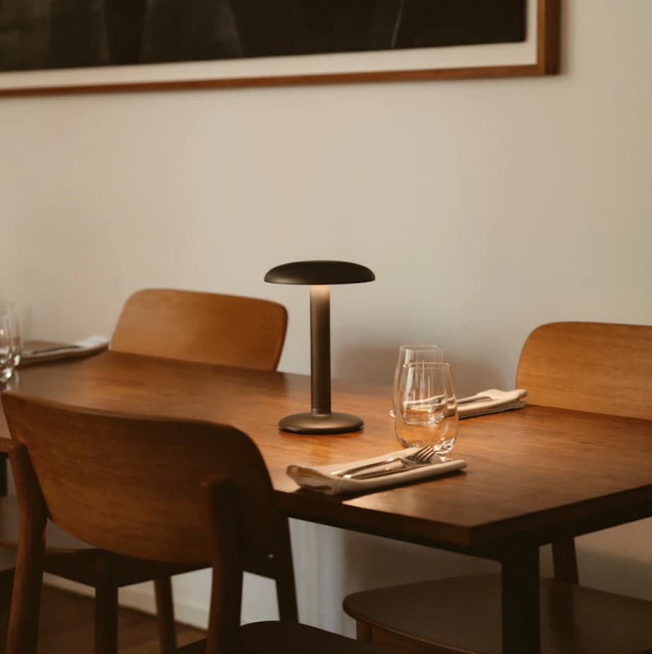 Flos Gustave Residential lampka bezprzewodowa (Czarny Mat) — widok 3