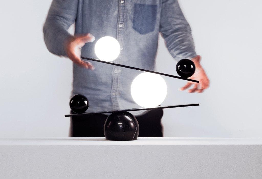 Oblure Balance lampa stołowa (Czarna) — widok 5