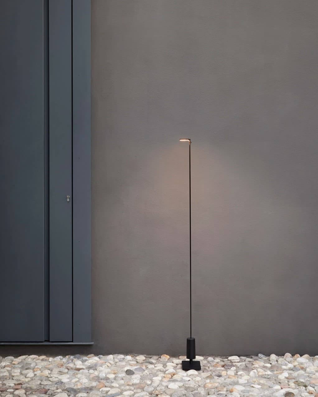 Luceplan Flia lampa podłogowa zewnętrzna (bezprzewodowa), OUTDOOR (120 cm)
